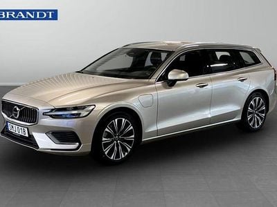 Grå Begagnad 2023 Volvo V60 Core Kombi | 399 900 kr (Marknadspris)