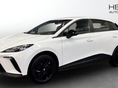 Vit Begagnad 2023 MG MG4 EV Luxury Halvkombi | 269 900 kr (Marknadspris)