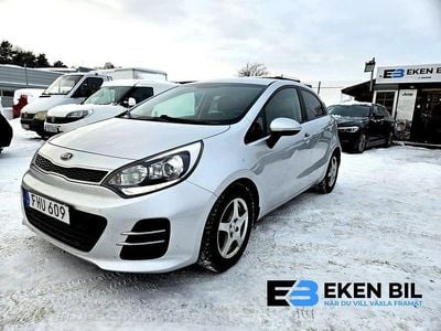 Grå Begagnad 2015 Kia Rio Halvkombi | 74 500 kr (Marknadspris)