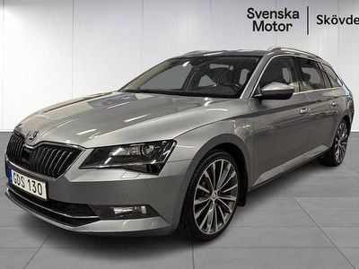 Grå Begagnad 2018 Skoda Superb Business Line Kombi | 219 200 kr (Marknadspris)