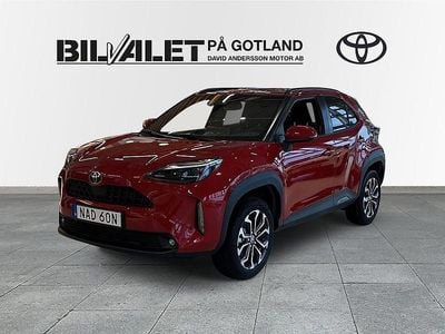 Röd Ny 2025 Toyota Yaris Cross SUV | 346 800 kr (Marknadspris)