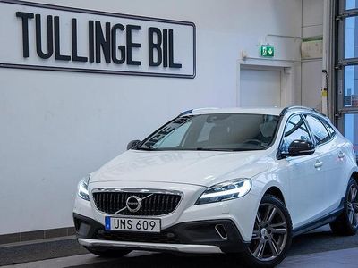 Vit Begagnad 2017 Volvo V40 Summum Halvkombi | 239 900 kr (Dyr)