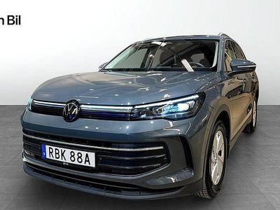 Mörkgrå Begagnad 2024 VW Tiguan Life SUV | 369 900 kr (Marknadspris)