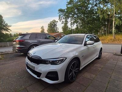 Alpinvit Begagnad 2022 BMW 330 M Sport Kombi | 289 400 kr (Marknadspris)