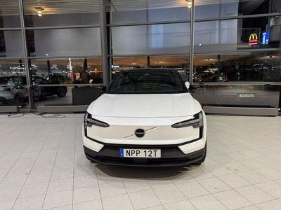 Begagnad 2024 Volvo EX30 Single Motor Extended Range SUV | 115 060 kr