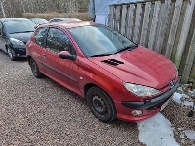 Begagnad Peugeot 206 109 HK (80 kW) 2002 Halvkombi