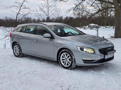 Begagnad Volvo V60 Momentum 150 HK (110 kW) 2016 Silver Kombi