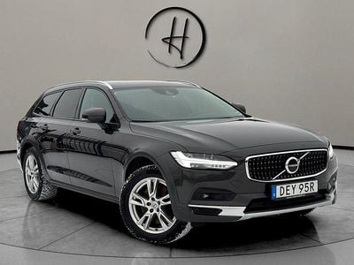 Grå Begagnad 2020 Volvo V90 CC Kombi | 284 900 kr (Marknadspris)