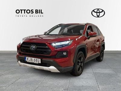Röd Begagnad 2024 Toyota RAV4 Hybrid SUV | 449 000 kr (Marknadspris)