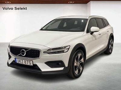Begagnad 2021 Volvo V60 CC Kombi | 349 000 kr (Marknadspris)