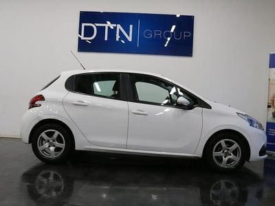 Begagnad Peugeot 208 82 HK (60 kW) 2015 Vit Halvkombi