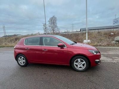 Begagnad Peugeot 308 131 HK (96 kW) 2015 Röd Halvkombi