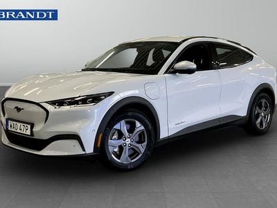 Vit Begagnad 2022 Ford Mustang Mach-E Standard Range SUV | 349 900 kr (Marknadspris)