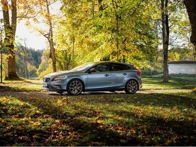 Begagnad Volvo V40 R-Design 253 HK (186 kW) 2017 Grå Halvkombi