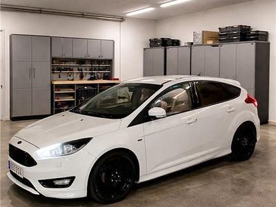 Vit Begagnad 2017 Ford Focus ST-Line | 119 000 kr (Dyr)
