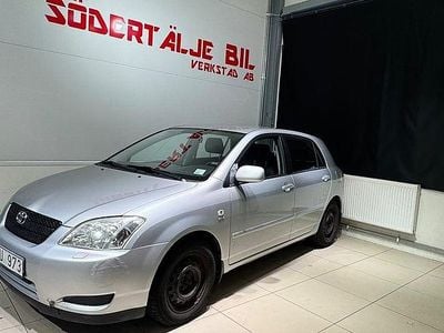 Begagnad Toyota Corolla 97 HK (71 kW) 2003 Silver Halvkombi
