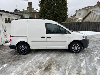 Vit Begagnad 2015 VW Caddy Minibuss | 59 900 kr (Lite dyr)