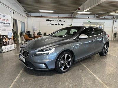 Grå Begagnad 2017 Volvo V40 R-Design Halvkombi | 229 900 kr (Lite dyr)