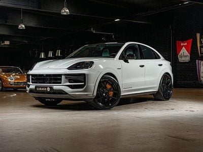 Begagnad Porsche Cayenne Turbo E-Hybrid 738 HK (542 kW) 2024 Grå SUV
