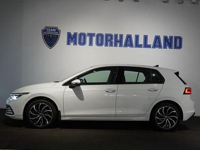 Vit Begagnad 2024 VW Golf VIII Halvkombi | 299 899 kr (Lite dyr)