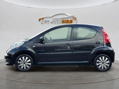 Begagnad Peugeot 107 S 68 HK (50 kW) 2007 Svart Halvkombi