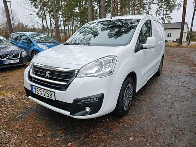 Vit Begagnad 2016 Peugeot Partner Minibuss | 72 999 kr (Marknadspris)