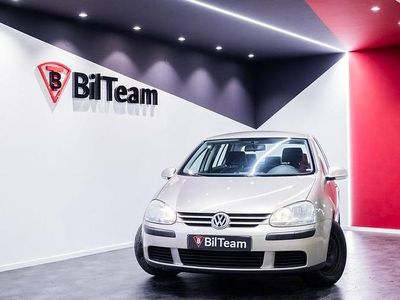 Ljusbrun Begagnad 2005 VW Golf IV Trendline Halvkombi | 34 900 kr (Marknadspris)