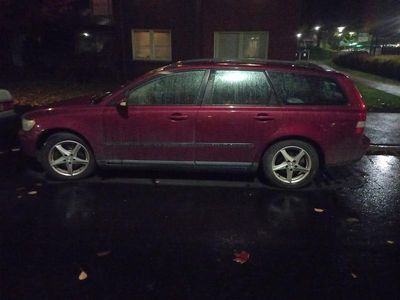 Vinröd Begagnad 2005 Volvo V50 Kombi | 10 000 kr