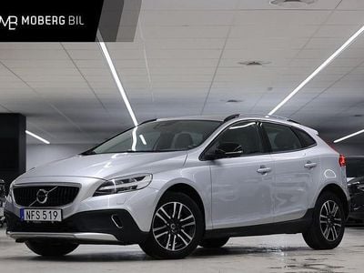Silver Begagnad 2017 Volvo V40 Momentum SUV | 169 900 kr (Marknadspris)