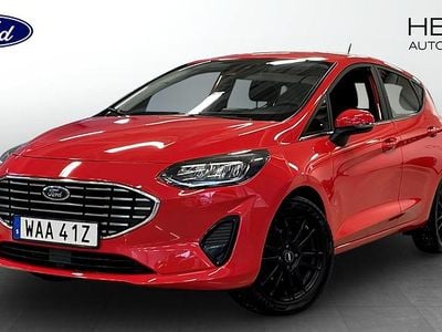 Begagnad Ford Fiesta Titanium 101 HK (74 kW) 2023 Röd Halvkombi