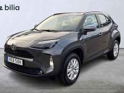 Mörkgrå Begagnad 2025 Toyota Yaris Cross Active SUV | 299 900 kr (Marknadspris)