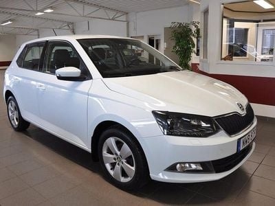 Begagnad Skoda Fabia Style 90 HK (66 kW) 2016 Vit Halvkombi