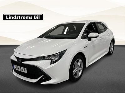 Vit Begagnad 2020 Toyota Corolla Hybrid Active Halvkombi | 215 000 kr (Marknadspris)