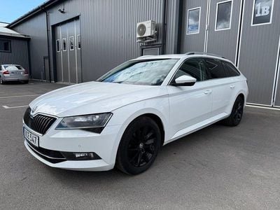 Vit Begagnad 2016 Skoda Superb Kombi | 178 500 kr (Lite dyr)