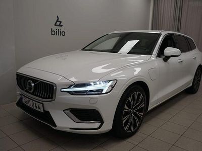 Vit Begagnad 2023 Volvo V60 Core Kombi | 369 900 kr (Marknadspris)