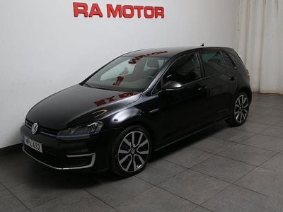 Begagnad VW Golf VII GTE 204 HK (150 kW) 2016 Svart (deep black pearl effect) Halvkombi