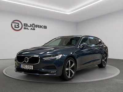 Mörkblå Begagnad 2018 Volvo V90 Momentum Kombi | 148 500 kr (Bra pris)