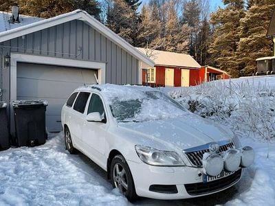 Vit Begagnad 2010 Skoda Octavia Kombi | 13 000 kr (Marknadspris)