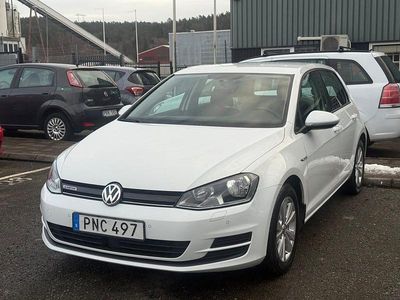 Vit Begagnad 2015 VW Golf VII | 89 990 kr (Marknadspris)