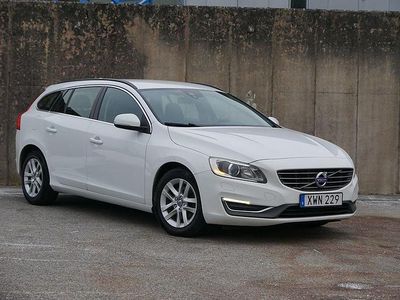 Begagnad Volvo V60 Momentum 136 HK (100 kW) 2014 Vit Kombi