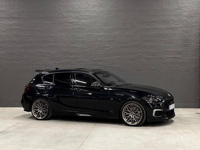 Svart (svart metallic) Begagnad 2017 BMW M140 M Sport Halvkombi | 399 000 kr (Dyr)