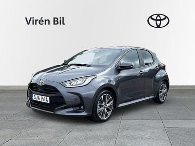 Mörkgrå Begagnad 2024 Toyota Yaris Hybrid Style Halvkombi | 295 000 kr