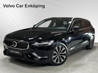 Svart Begagnad 2022 Volvo V60 Core Kombi | 359 900 kr (Marknadspris)