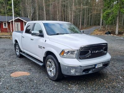 begagnad Dodge Ram Hemi 5.7 Laramie luftfjädring.