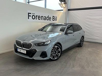 Grå Begagnad 2025 BMW 530e Comfort Edition Kombi | 659 000 kr (Marknadspris)