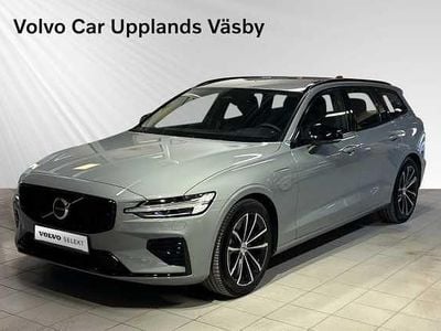 Grå Begagnad 2024 Volvo V60 Plus Kombi | 449 900 kr (Marknadspris)