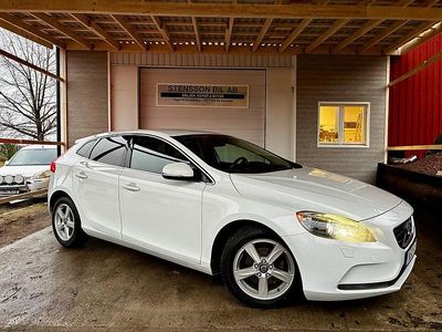 Begagnad Volvo V40 Summum 116 HK (85 kW) 2013 Vit Halvkombi