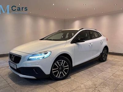 Begagnad Volvo V40 CC Momentum 152 HK (111 kW) 2018 Vit Kombi