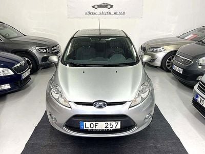 Grå Begagnad 2011 Ford Fiesta Titanium Halvkombi | 59 900 kr (Marknadspris)