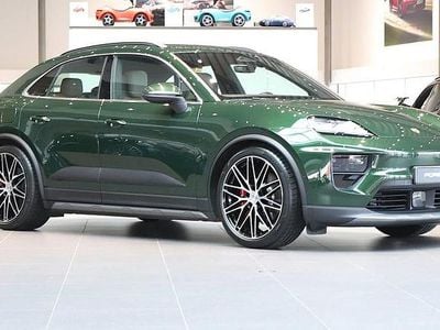 Mörkgrön Begagnad 2024 Porsche Macan SUV | 1 095 000 kr